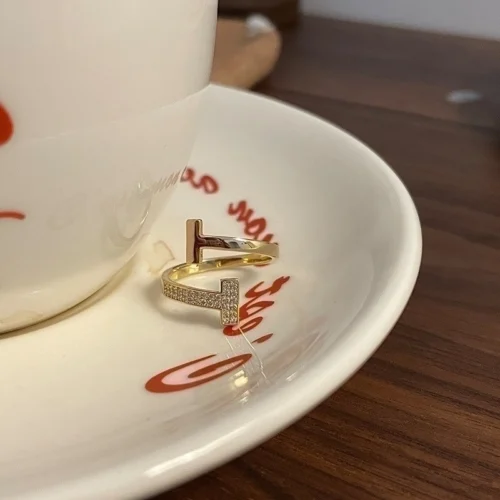 Anillos con Diseño en T
