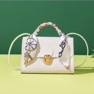 Cartera Elegante con Pañuelo