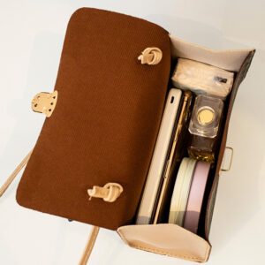Cartera Elegante con Pañuelo