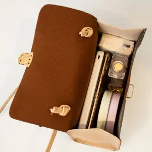 Cartera Elegante con Pañuelo