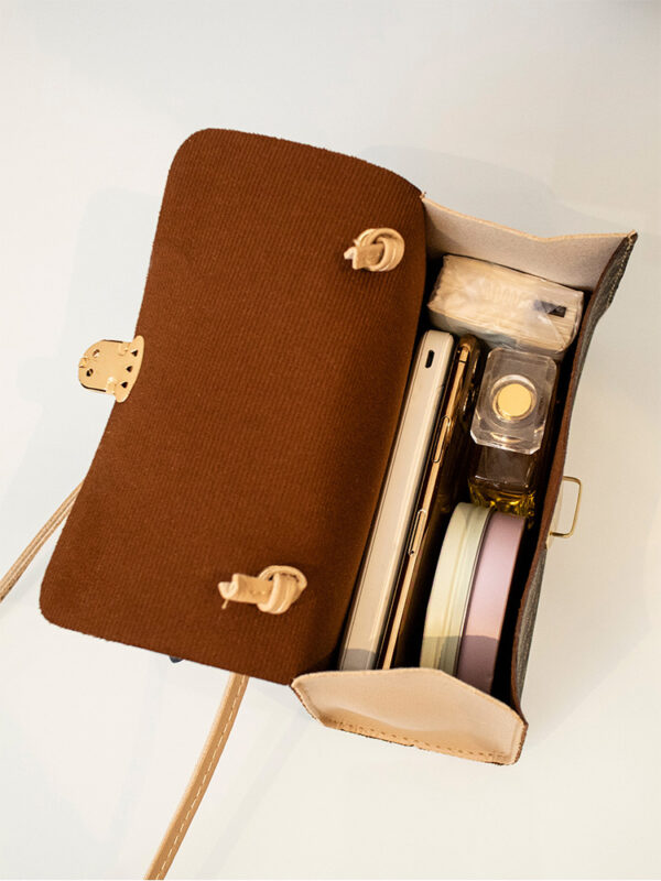 Cartera Elegante con Pañuelo